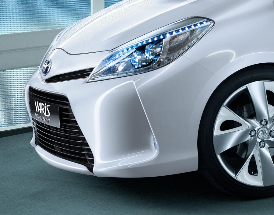  Toyota Yaris HSD Concept 2011 года  (фото 2 из 18)